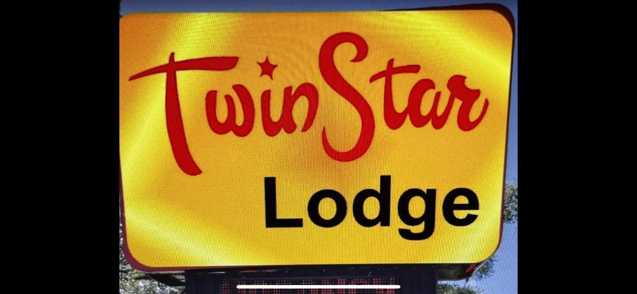 בילוקסי Twin Star Lodge מראה חיצוני תמונה
