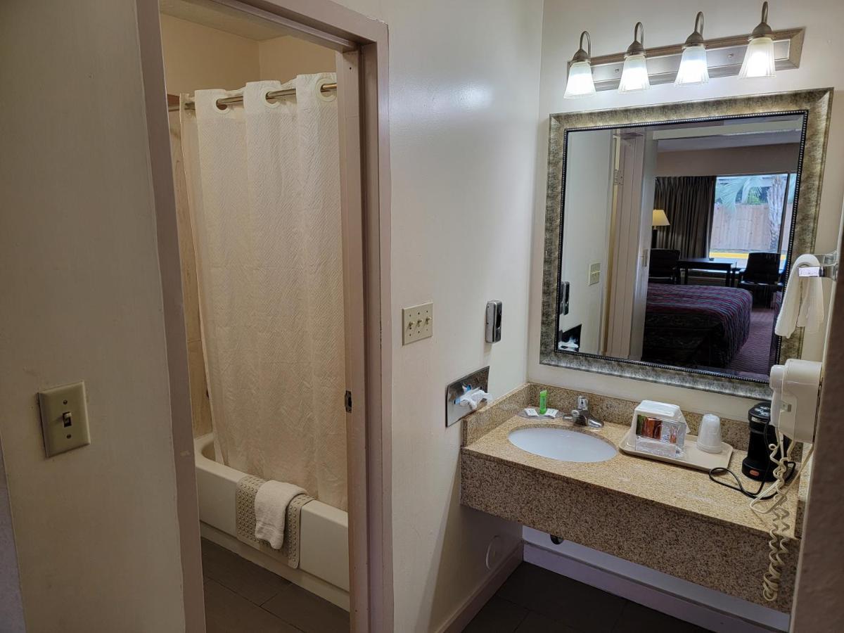 בילוקסי Twin Star Lodge מראה חיצוני תמונה