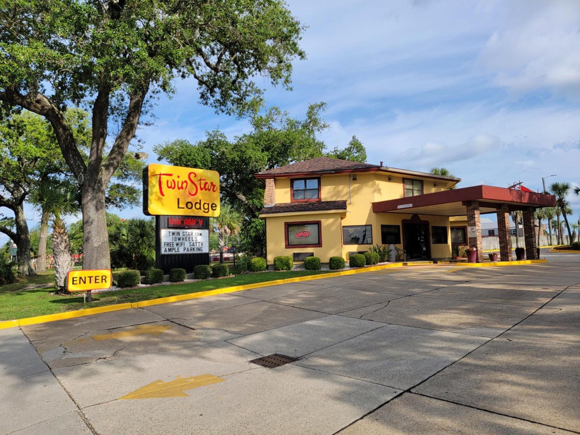 בילוקסי Twin Star Lodge מראה חיצוני תמונה